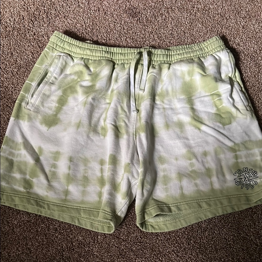 VANS Tie-Dye Shorts - XL